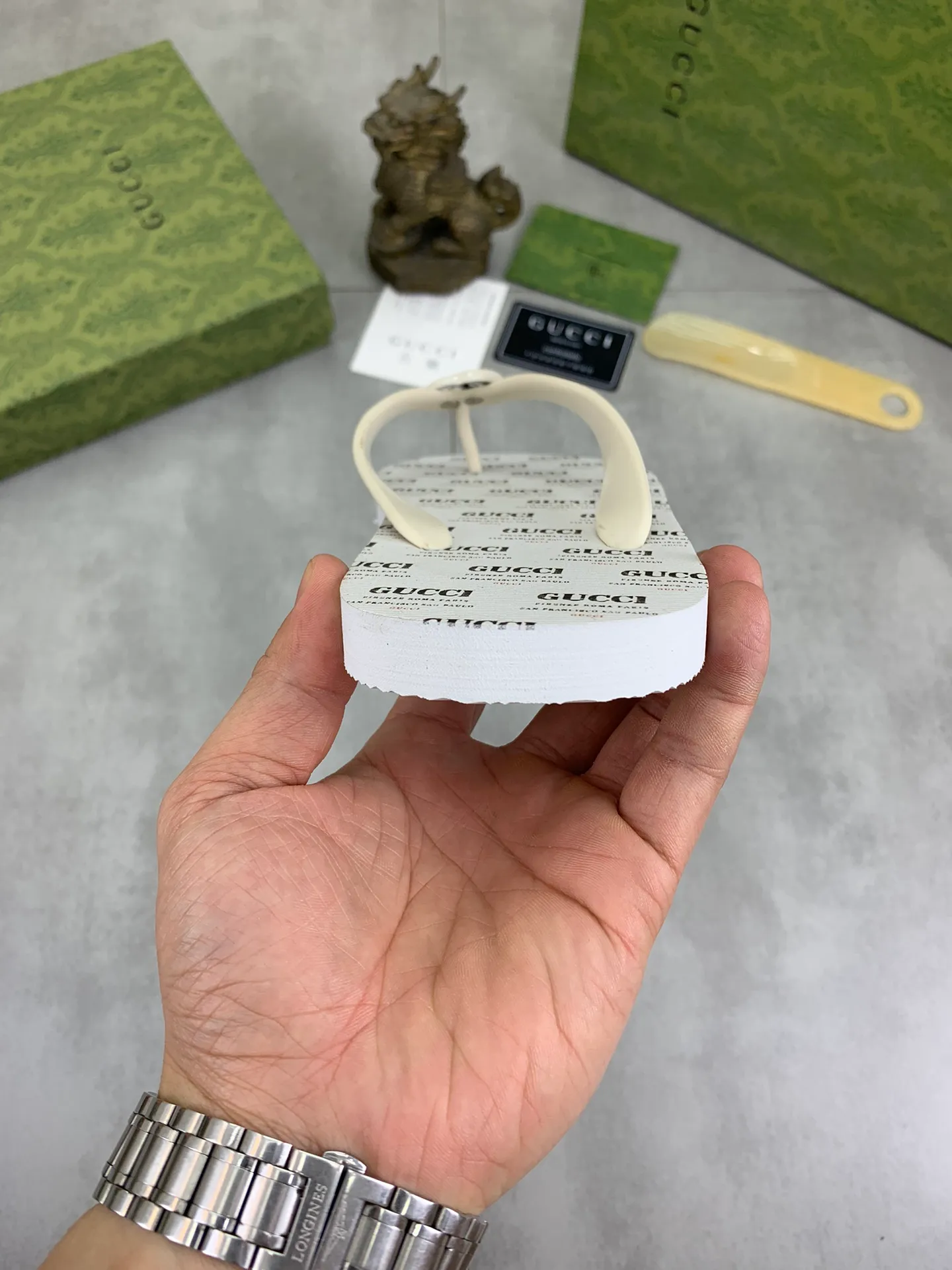 Men's men's shoes 💰P220💰【New style】🆘【GUCCI】Official website's popular Gucci adult couple 🧑‍🤝‍🧑 style, children's flip-flops are on sale at the counter simultaneously! Original fabric imported from Italy. Original bottom provided by the original factory. Size: Adult 36-45. Children’s size: 30-37. Multiple colors available.